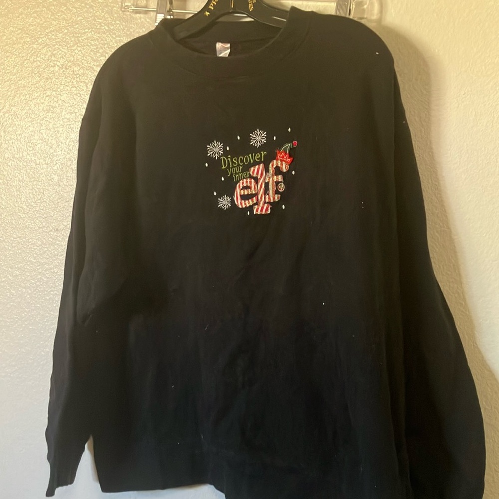 Black Holiday Graphic Sweatshirt - Discover Joy